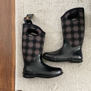 Bogs Women's Black and Pink Plaid Rain Boots
